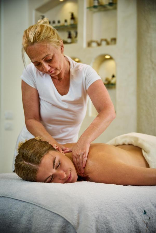 Benben By Dhara Hotels - Adults Only Асуан Екстер'єр фото A massage therapist treating a patient