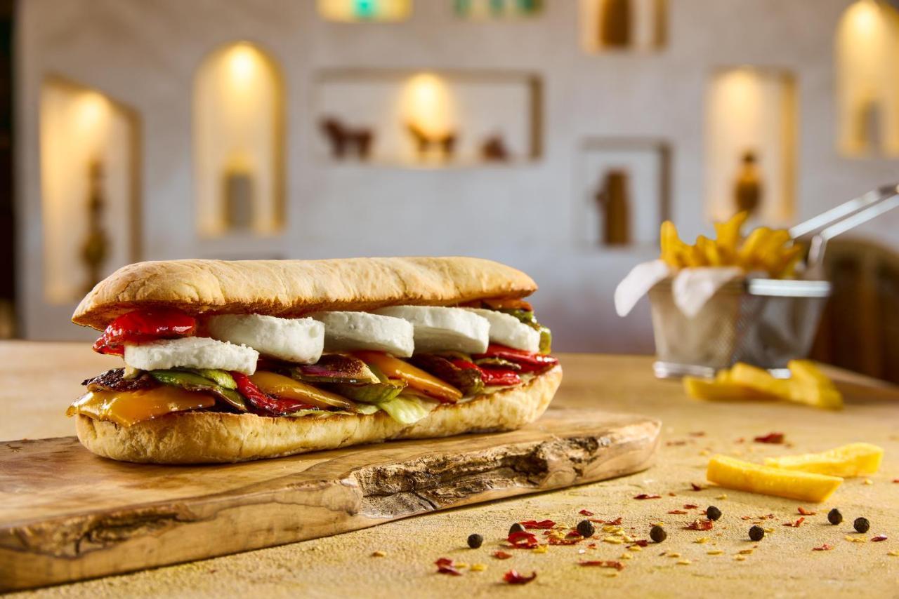 Benben By Dhara Hotels - Adults Only Асуан Екстер'єр фото A vegetarian baguette