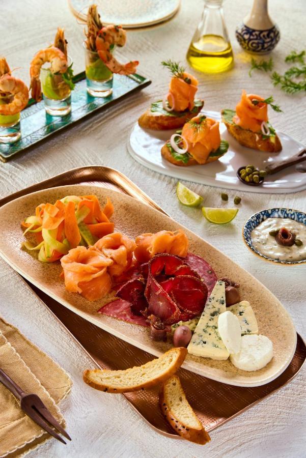 Benben By Dhara Hotels - Adults Only Асуан Екстер'єр фото Smoked salmon